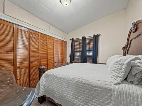 871 SE 5th Place Hialeah FL 33010