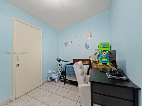 871 SE 5th Place Hialeah FL 33010