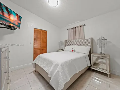 871 SE 5th Place Hialeah FL 33010