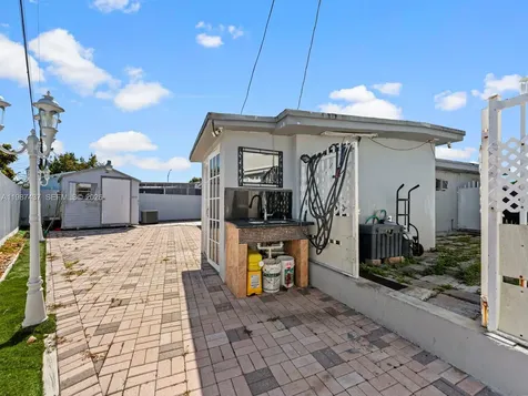 871 SE 5th Place Hialeah FL 33010