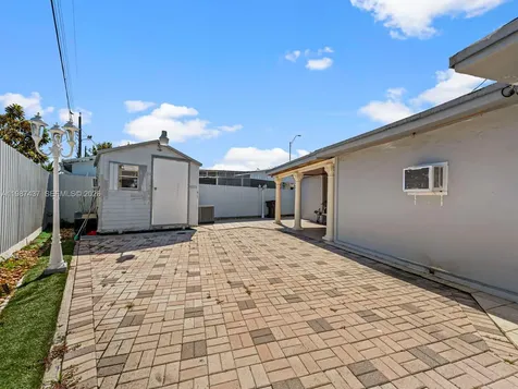 871 SE 5th Place Hialeah FL 33010