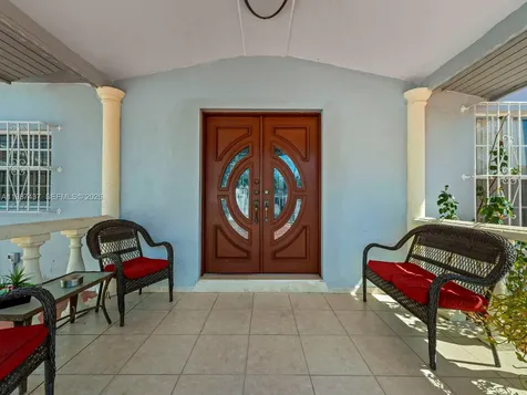 871 SE 5th Place Hialeah FL 33010