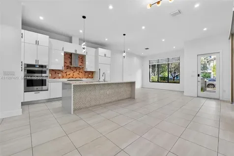 8237 NW 43rd Street Doral FL 33166