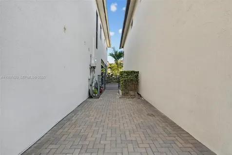 8237 NW 43rd Street Doral FL 33166
