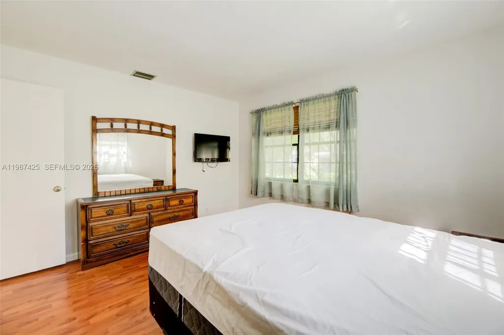 5726 Madison Street Hollywood FL 33023