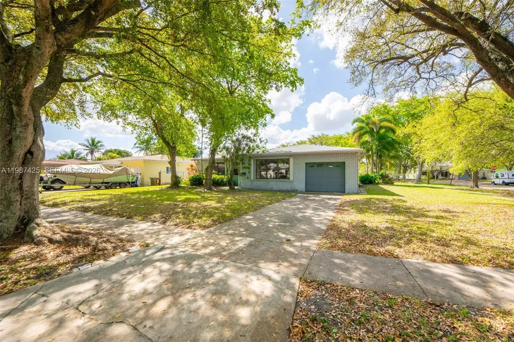 5726 Madison Street Hollywood FL 33023