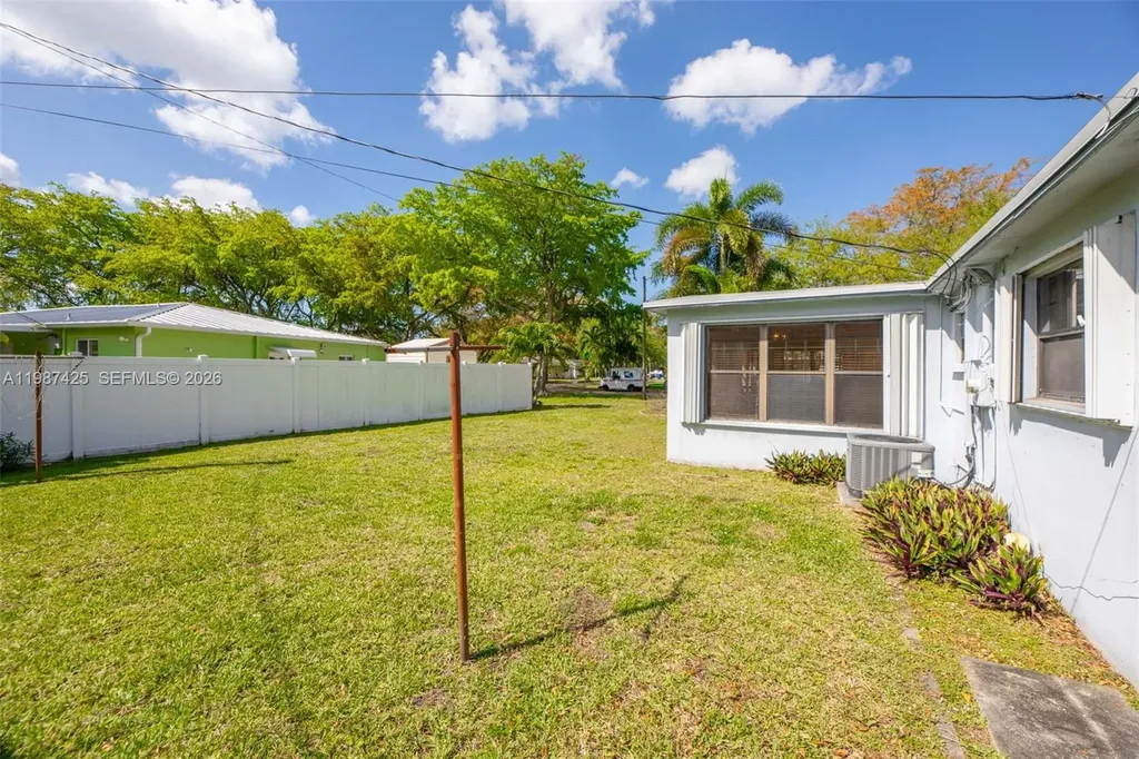 5726 Madison Street Hollywood FL 33023