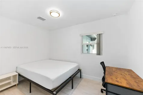 5731 SW 62nd Terrace Miami FL 33143