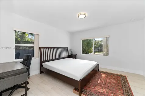 5731 SW 62nd Terrace Miami FL 33143