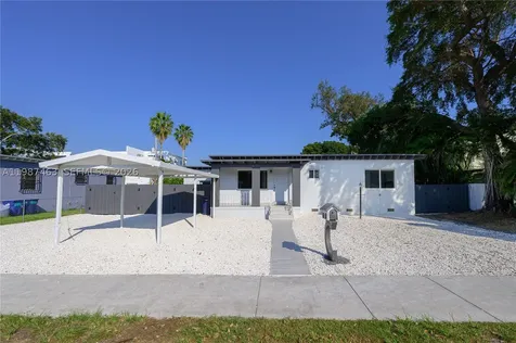 5731 SW 62nd Terrace Miami FL 33143