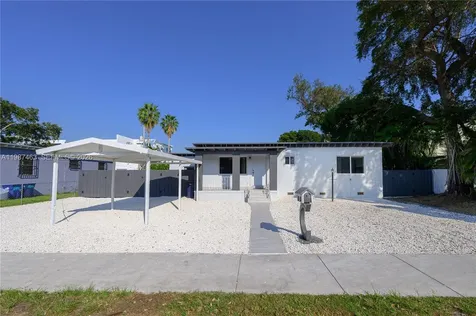 5731 SW 62nd Terrace Miami FL 33143