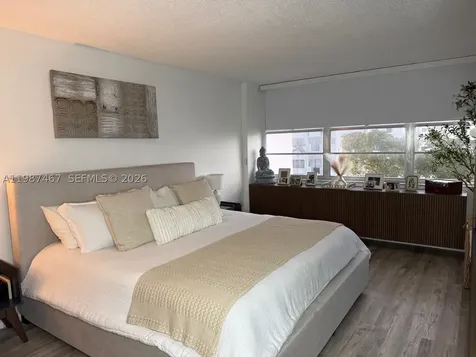 18061 Biscayne Boulevard Aventura FL 33160
