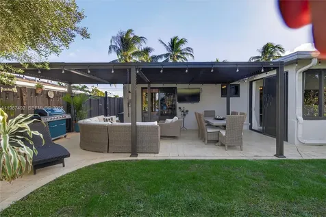 371 SE 3rd Street Pompano Beach FL 33060