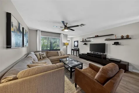 371 SE 3rd Street Pompano Beach FL 33060