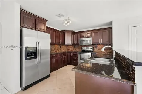 1041 NW 189th Avenue Pembroke Pines FL 33029
