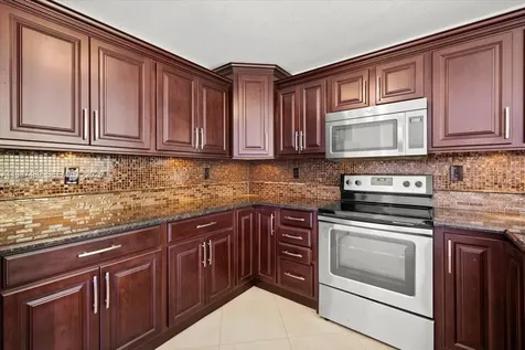 1041 NW 189th Avenue Pembroke Pines FL 33029
