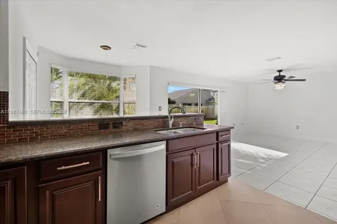 1041 NW 189th Avenue Pembroke Pines FL 33029