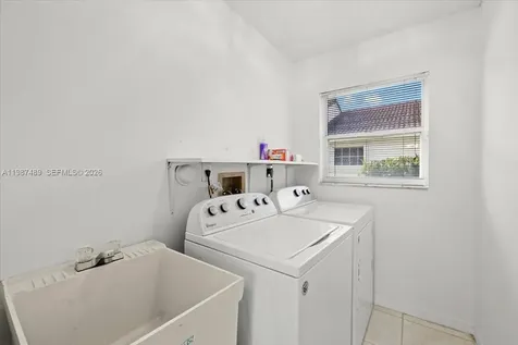 1041 NW 189th Avenue Pembroke Pines FL 33029