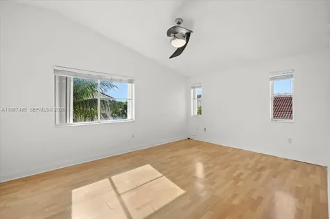 1041 NW 189th Avenue Pembroke Pines FL 33029