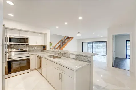 8352 Dundee Terrace Miami Lakes FL 33016