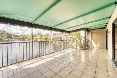 8352 Dundee Terrace Miami Lakes FL 33016