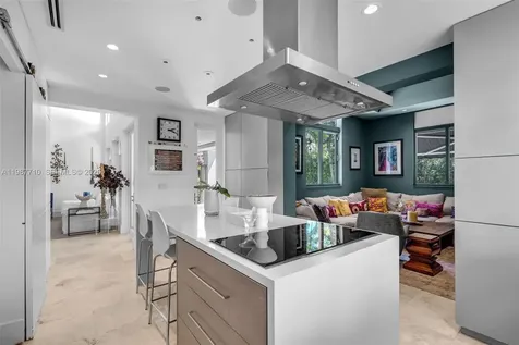 140 Hampton Lane Key Biscayne FL 33149