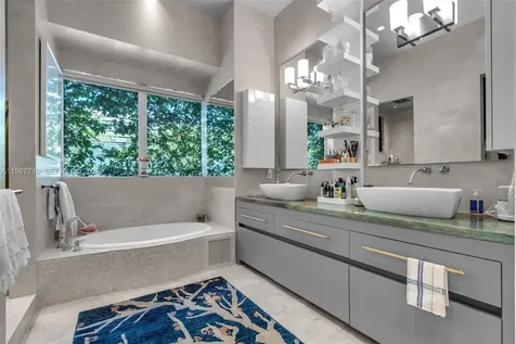 140 Hampton Lane Key Biscayne FL 33149