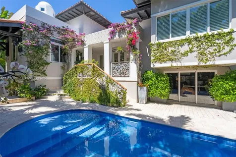 140 Hampton Lane Key Biscayne FL 33149
