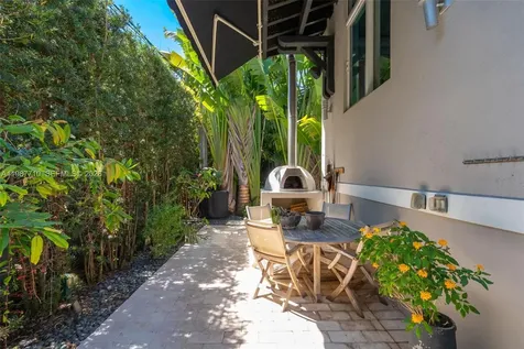 140 Hampton Lane Key Biscayne FL 33149