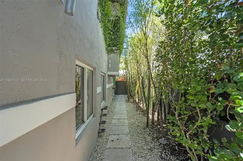 140 Hampton Lane Key Biscayne FL 33149