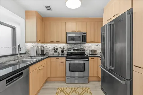 225 Collins Avenue Miami Beach FL 33139