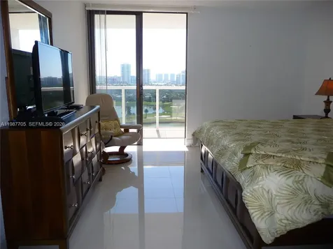 3625 N Country Club Drive Aventura FL 33180