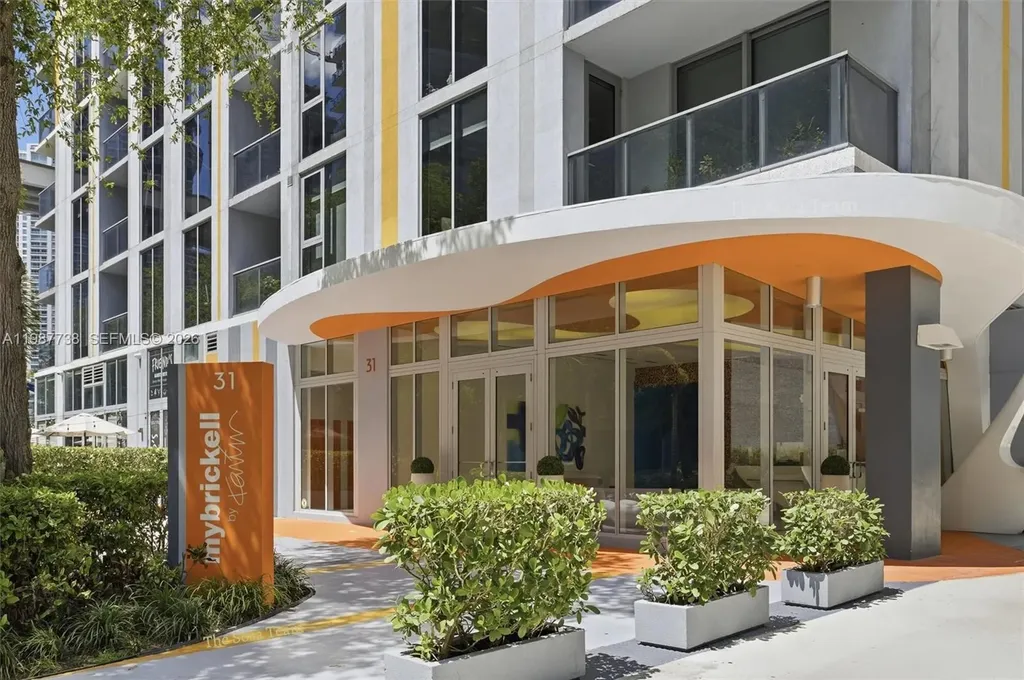 31 SE 6th Street Miami FL 33131