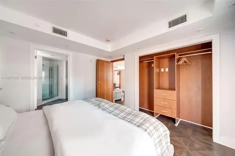 448 Ocean Drive Miami Beach FL 33139