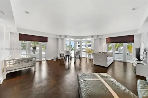 448 Ocean Drive Miami Beach FL 33139