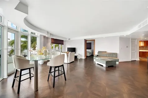 448 Ocean Drive Miami Beach FL 33139