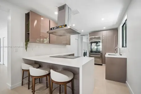 5661 Pine Tree Drive Miami Beach FL 33140