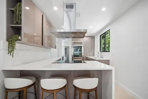 5661 Pine Tree Drive Miami Beach FL 33140