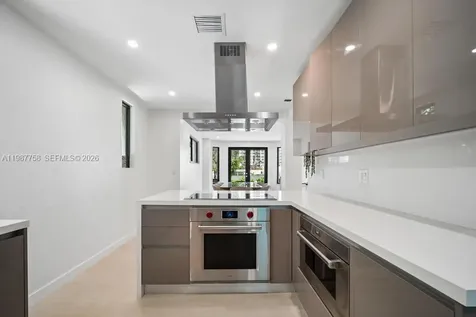 5661 Pine Tree Drive Miami Beach FL 33140