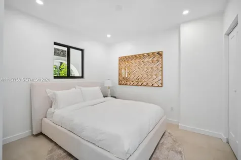 5661 Pine Tree Drive Miami Beach FL 33140