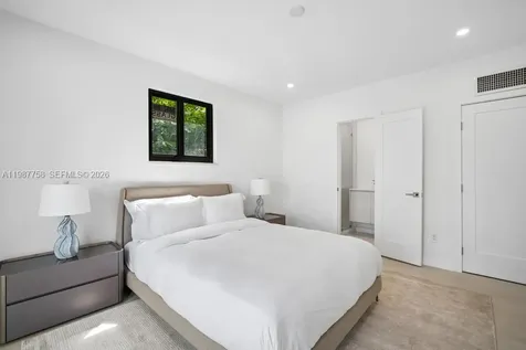 5661 Pine Tree Drive Miami Beach FL 33140
