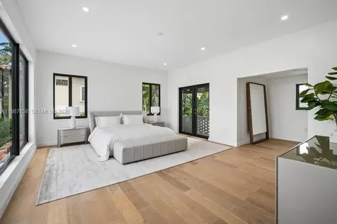 5661 Pine Tree Drive Miami Beach FL 33140