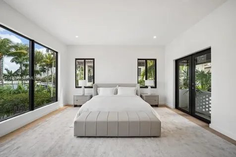5661 Pine Tree Drive Miami Beach FL 33140