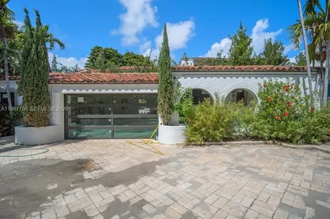 5661 Pine Tree Drive Miami Beach FL 33140