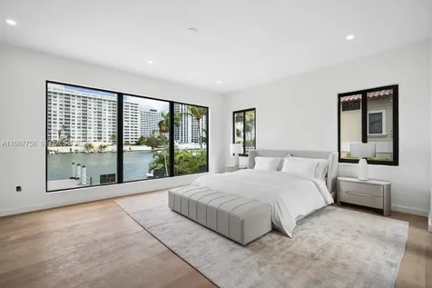 5661 Pine Tree Drive Miami Beach FL 33140
