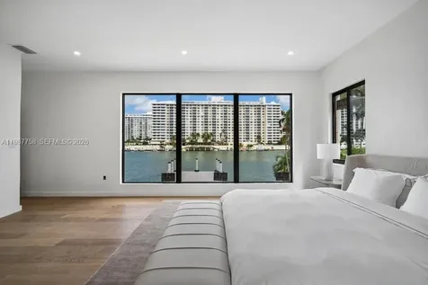 5661 Pine Tree Drive Miami Beach FL 33140