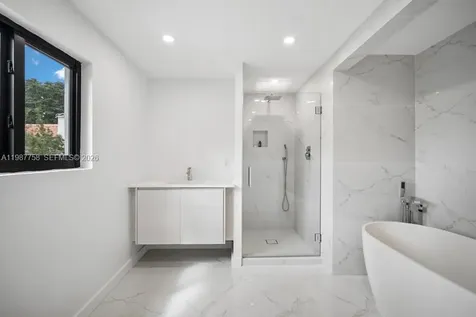 5661 Pine Tree Drive Miami Beach FL 33140
