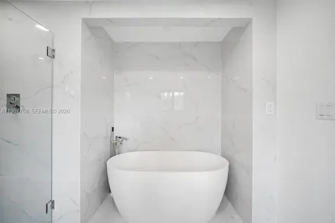 5661 Pine Tree Drive Miami Beach FL 33140
