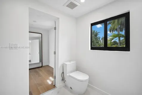 5661 Pine Tree Drive Miami Beach FL 33140