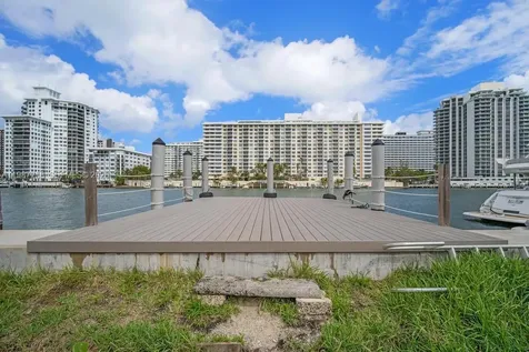 5661 Pine Tree Drive Miami Beach FL 33140